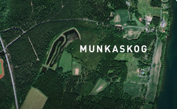Exploateringsmöjlighet i attraktiva Munkaskog – 12 villatomter nära Vättern