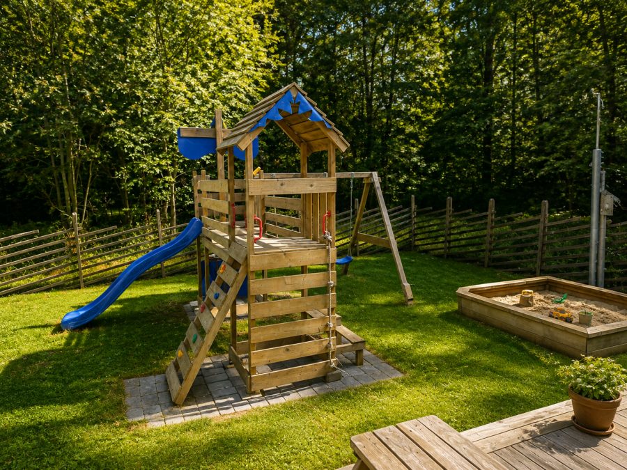 Björnebergsv 81 Lekplats