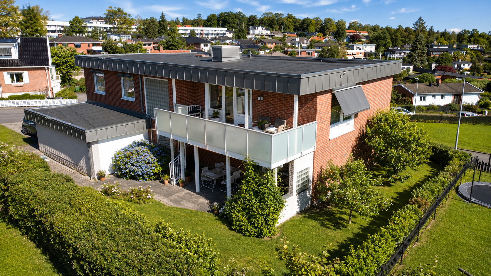 Smakfull tvåplansvilla på ett av Bymarkens bästa lägen!